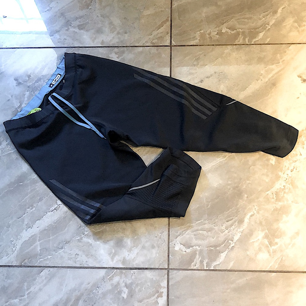 Adidas crop supernova climacool leggings in black with classic 3 stripes